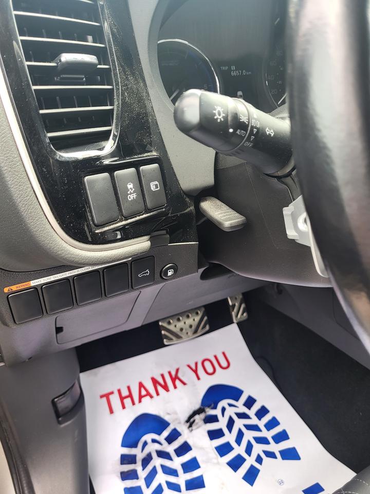 2022 Mitsubishi Outlander PHEV SEL Photo