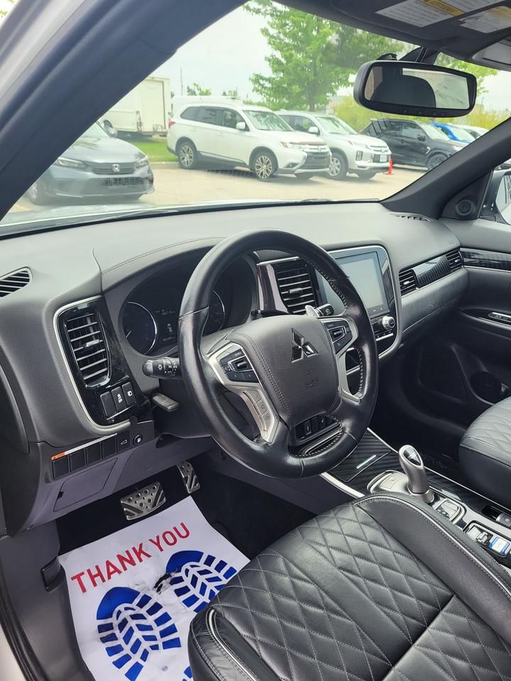 2022 Mitsubishi Outlander PHEV SEL Photo