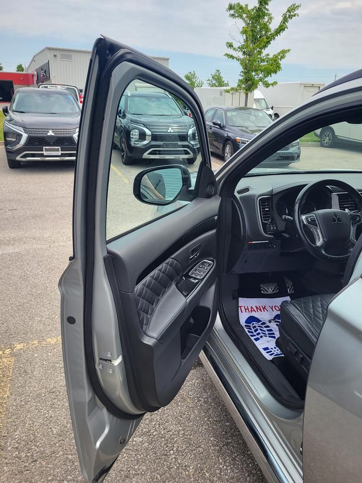 2022 Mitsubishi Outlander PHEV SEL Photo