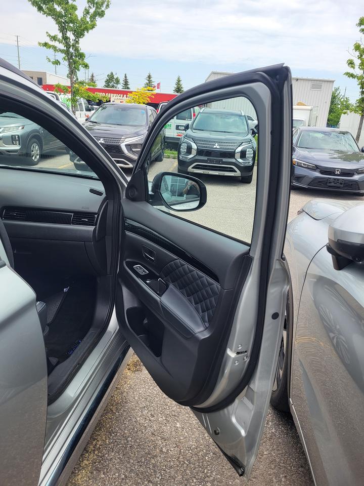 2022 Mitsubishi Outlander PHEV SEL Photo