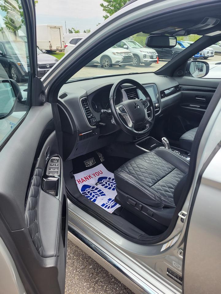 2022 Mitsubishi Outlander PHEV SEL Photo