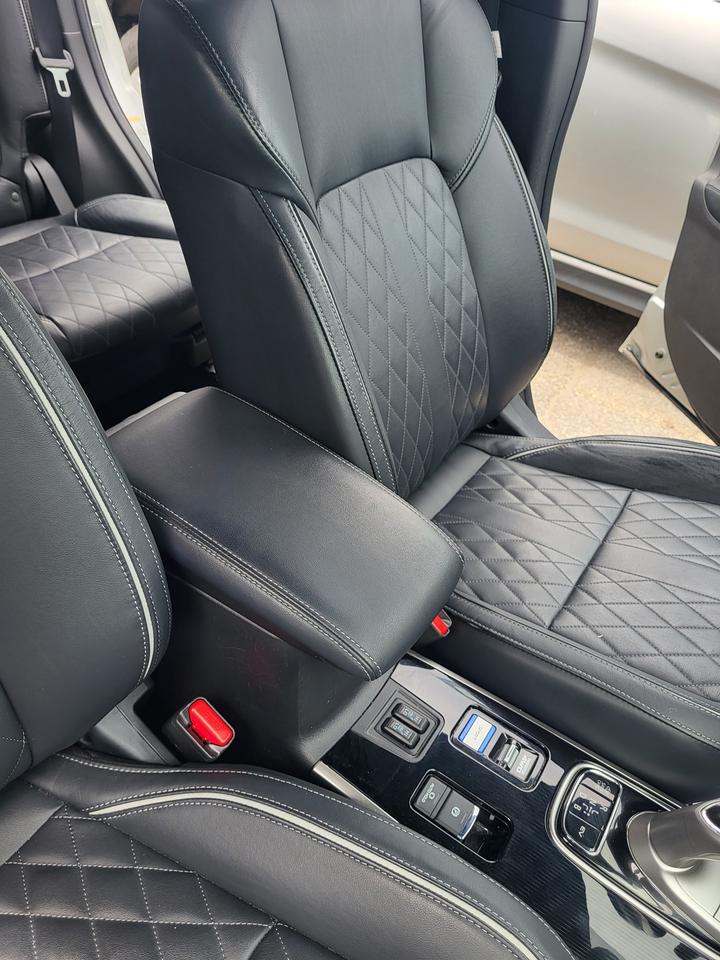 2022 Mitsubishi Outlander PHEV SEL Photo
