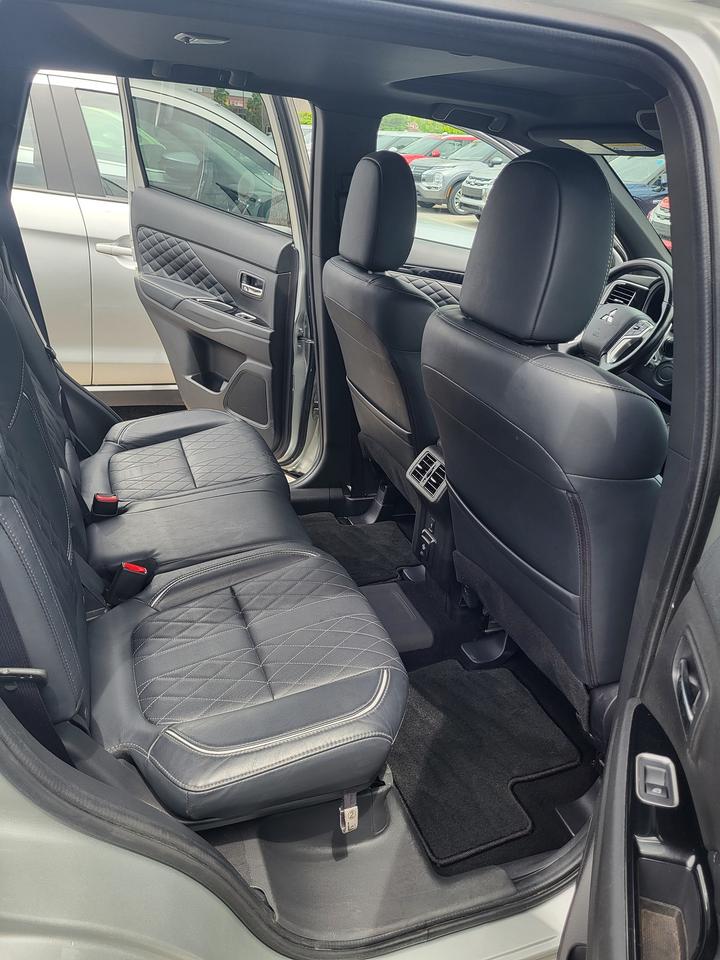 2022 Mitsubishi Outlander PHEV SEL Photo
