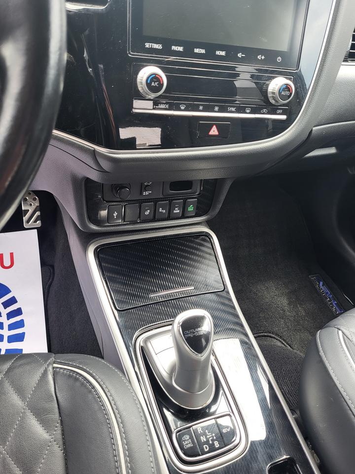 2022 Mitsubishi Outlander PHEV SEL Photo