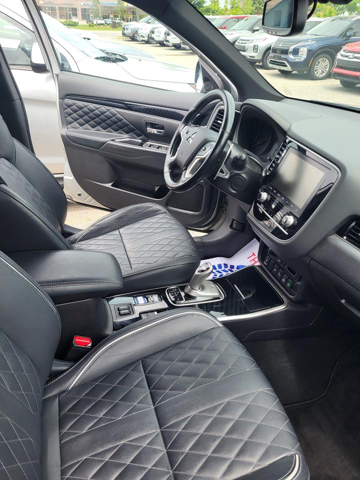 2022 Mitsubishi Outlander PHEV SEL Photo
