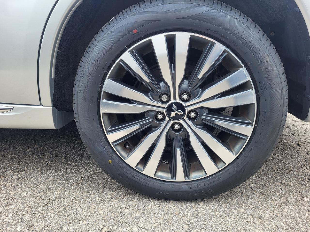 2022 Mitsubishi Outlander PHEV SEL Photo