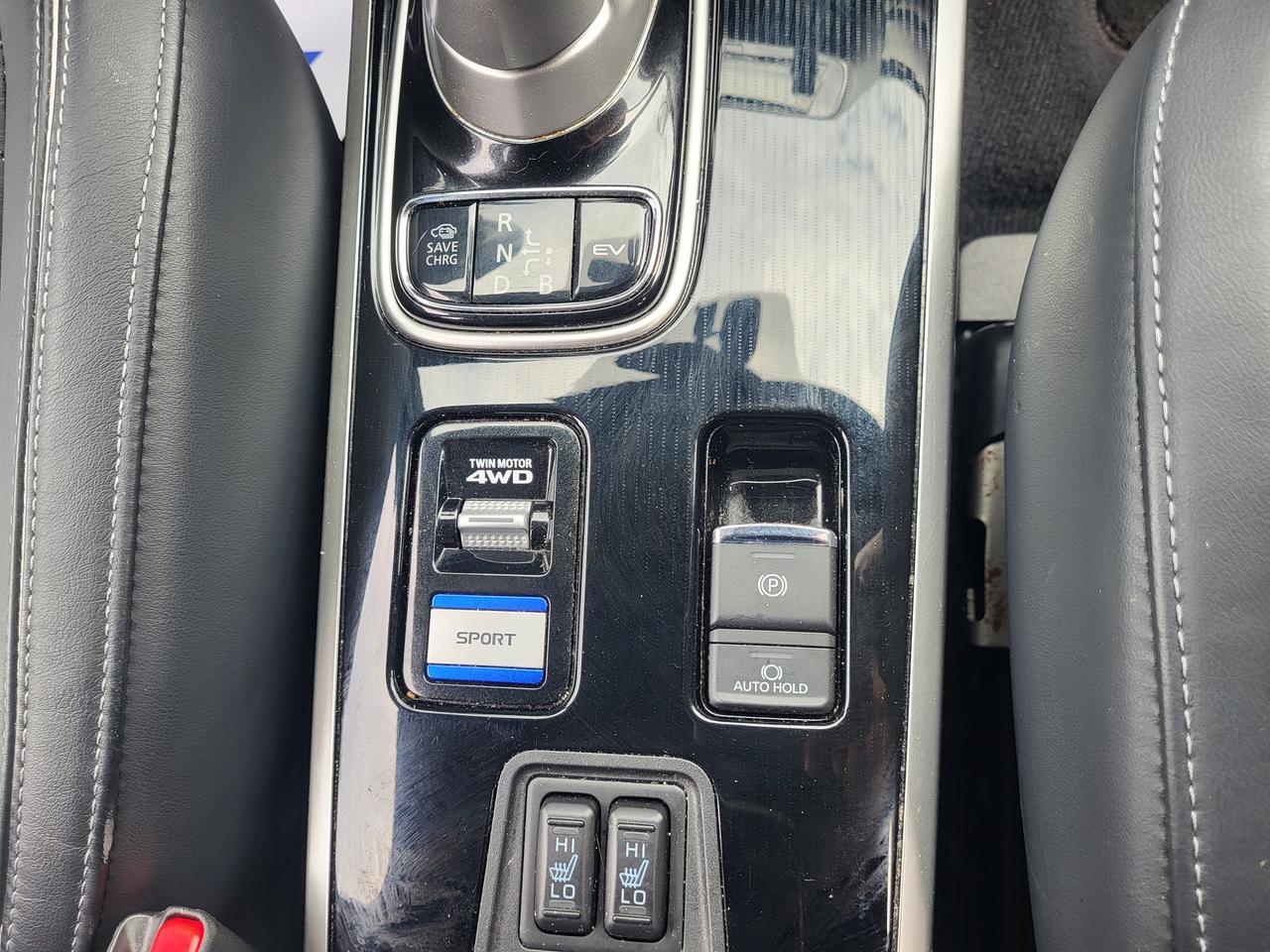 2022 Mitsubishi Outlander PHEV SEL Photo