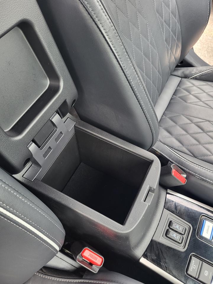 2022 Mitsubishi Outlander PHEV SEL Photo