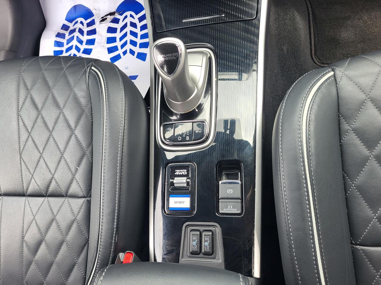 2022 Mitsubishi Outlander PHEV SEL Photo