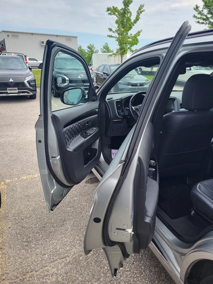 2022 Mitsubishi Outlander PHEV SEL Photo