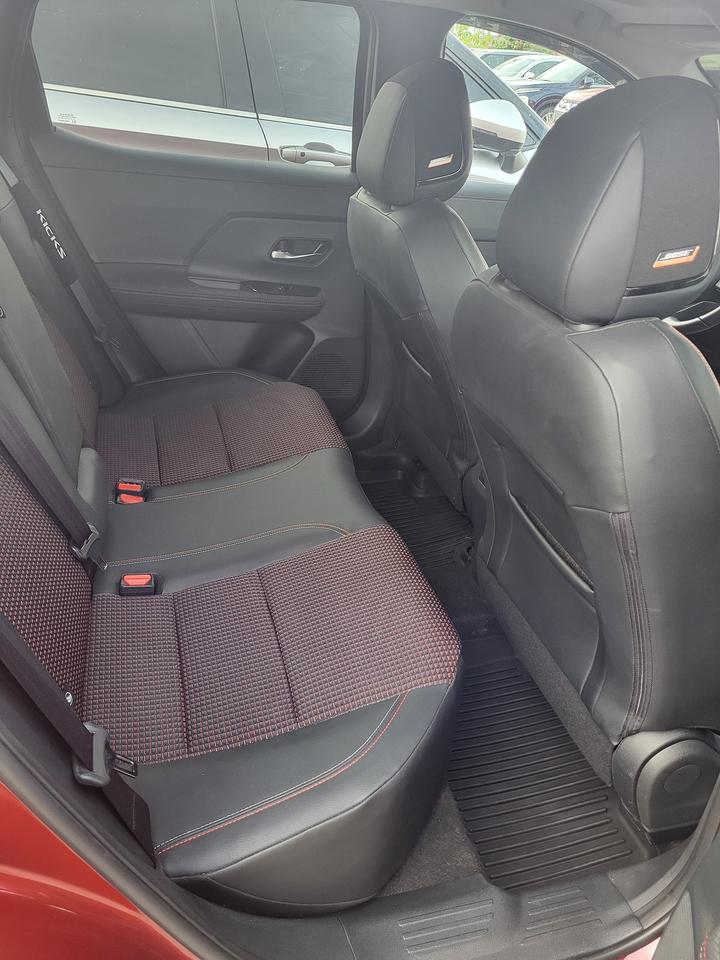 2025 Nissan Kicks SR Photo