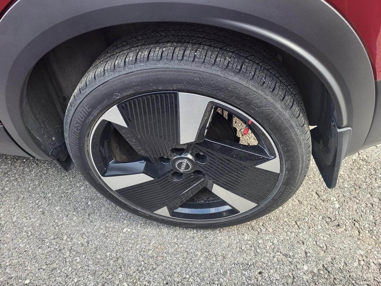 2025 Nissan Kicks SR Photo