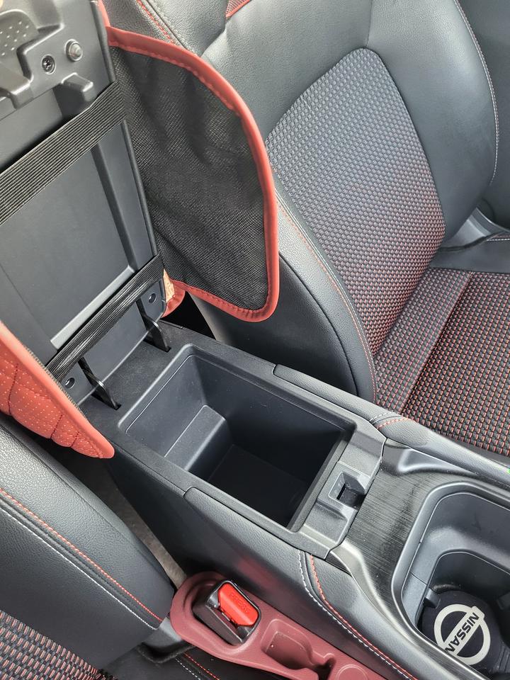 2025 Nissan Kicks SR Photo