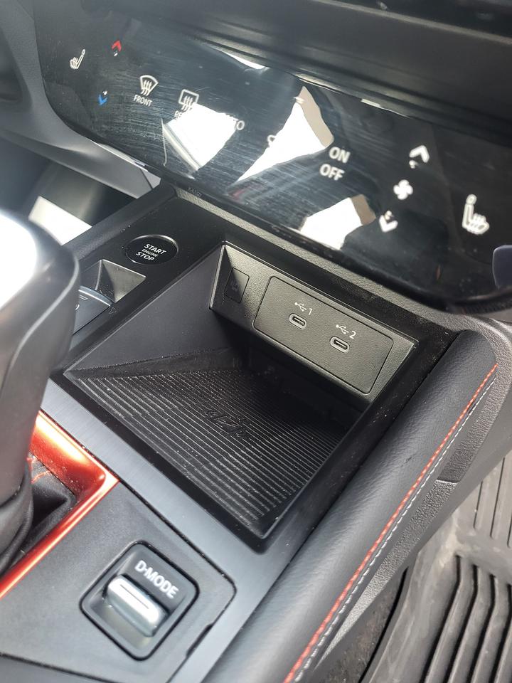 2025 Nissan Kicks SR Photo
