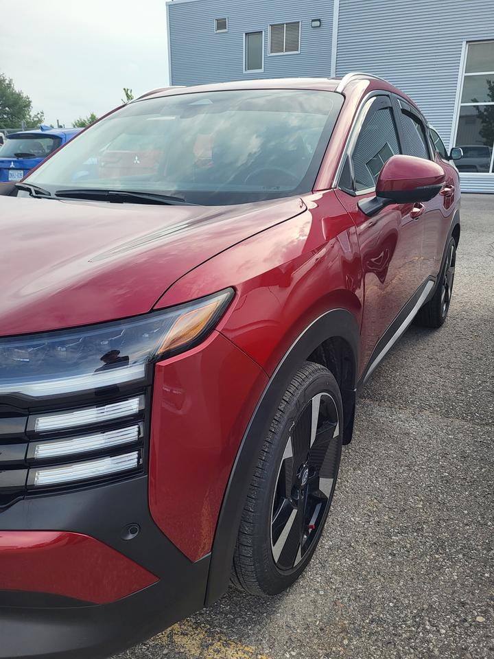 2025 Nissan Kicks SR Photo