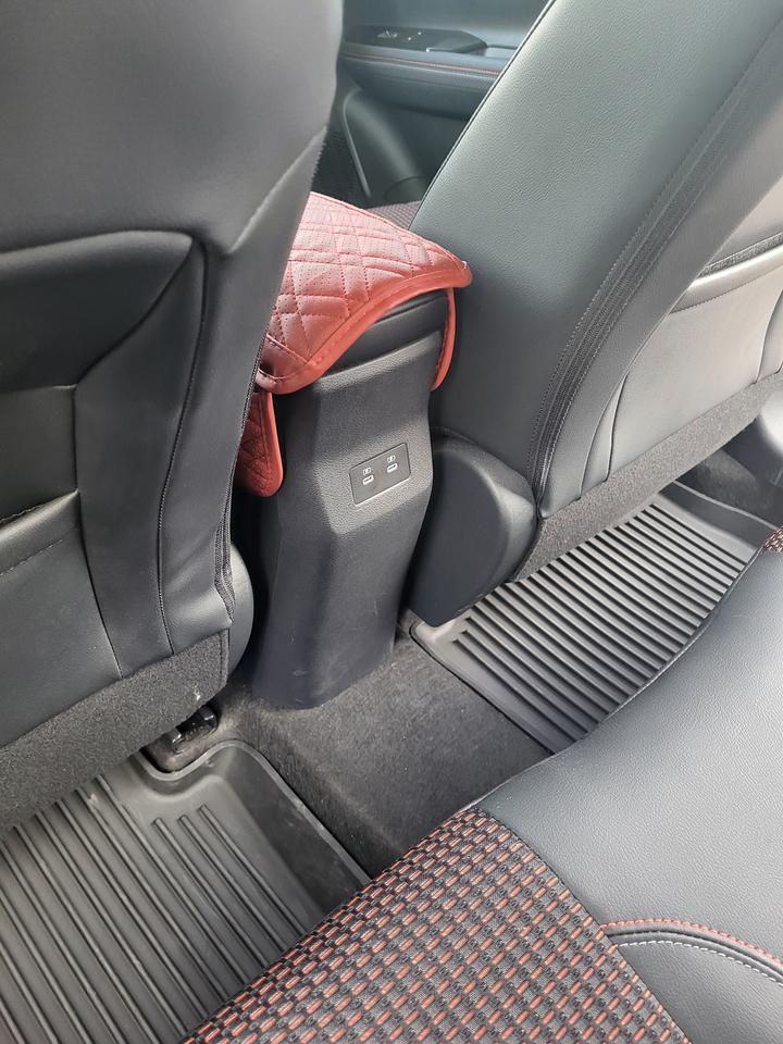 2025 Nissan Kicks SR Photo