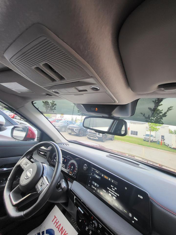 2025 Nissan Kicks SR Photo