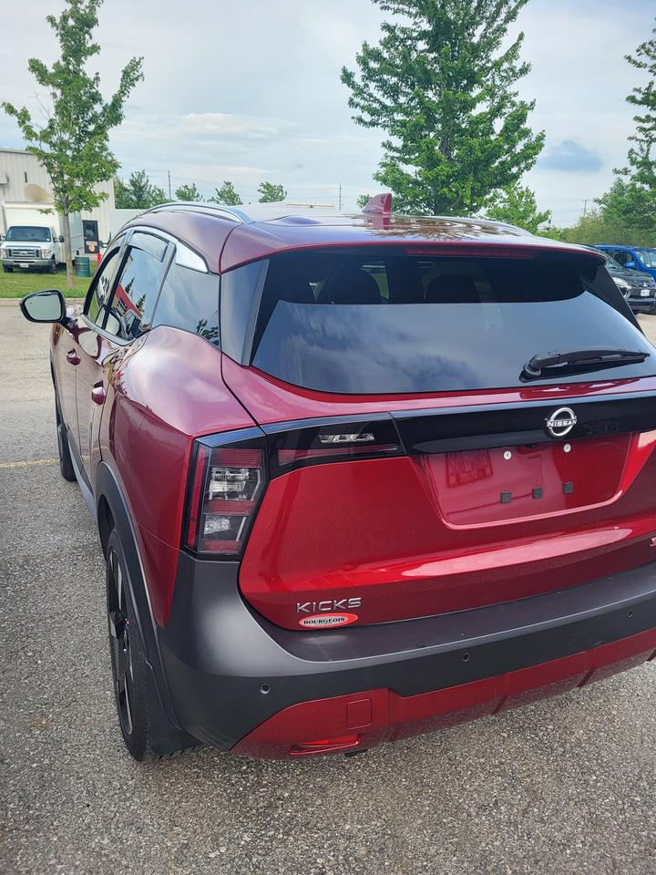 2025 Nissan Kicks SR Photo