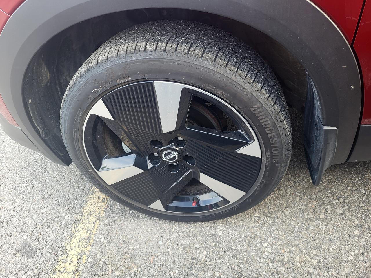 2025 Nissan Kicks SR Photo