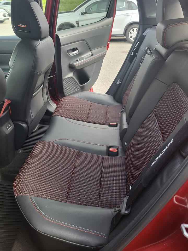 2025 Nissan Kicks SR Photo