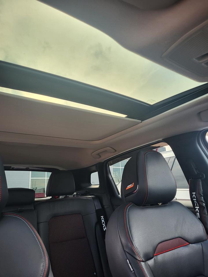 2025 Nissan Kicks SR Photo