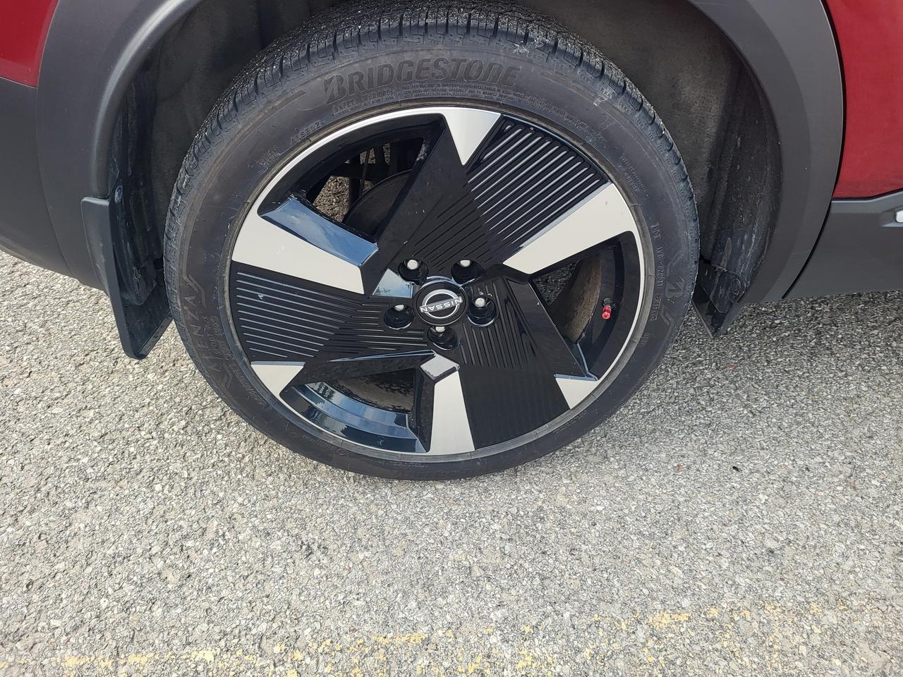 2025 Nissan Kicks SR Photo