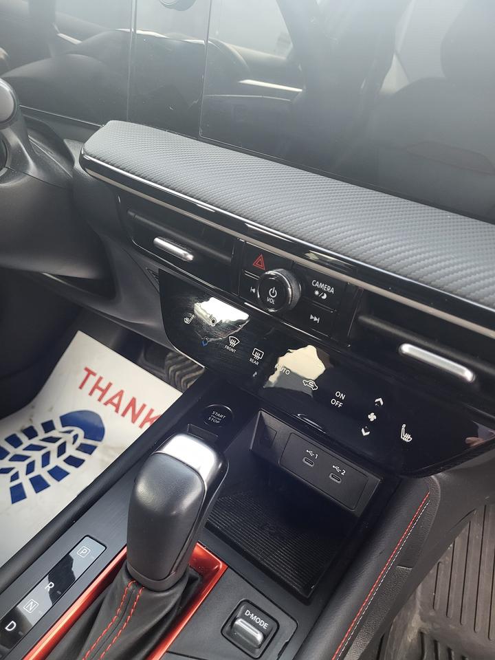 2025 Nissan Kicks SR Photo