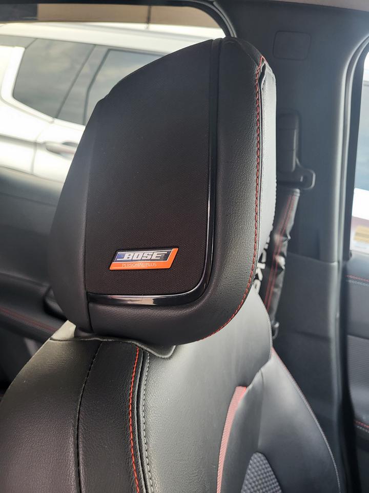 2025 Nissan Kicks SR Photo