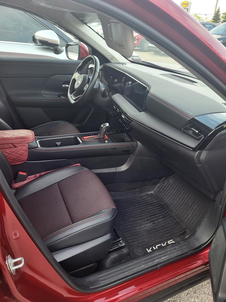 2025 Nissan Kicks SR Photo