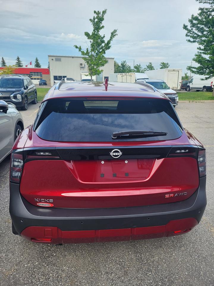 2025 Nissan Kicks SR Photo