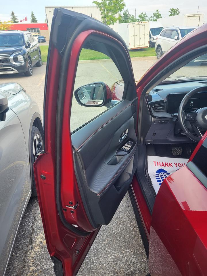 2025 Nissan Kicks SR Photo