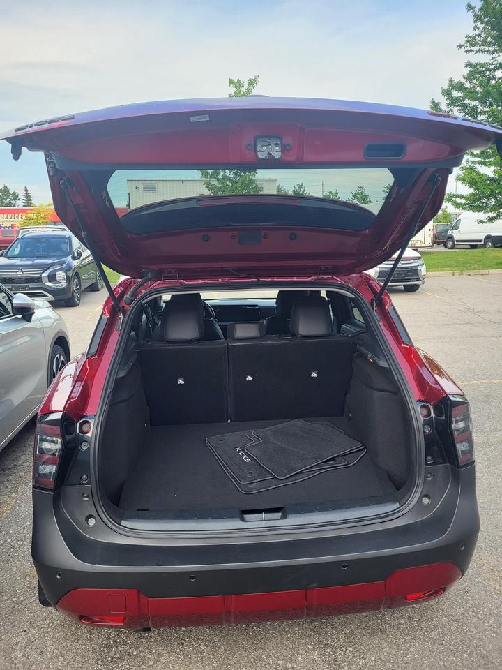 2025 Nissan Kicks SR Photo