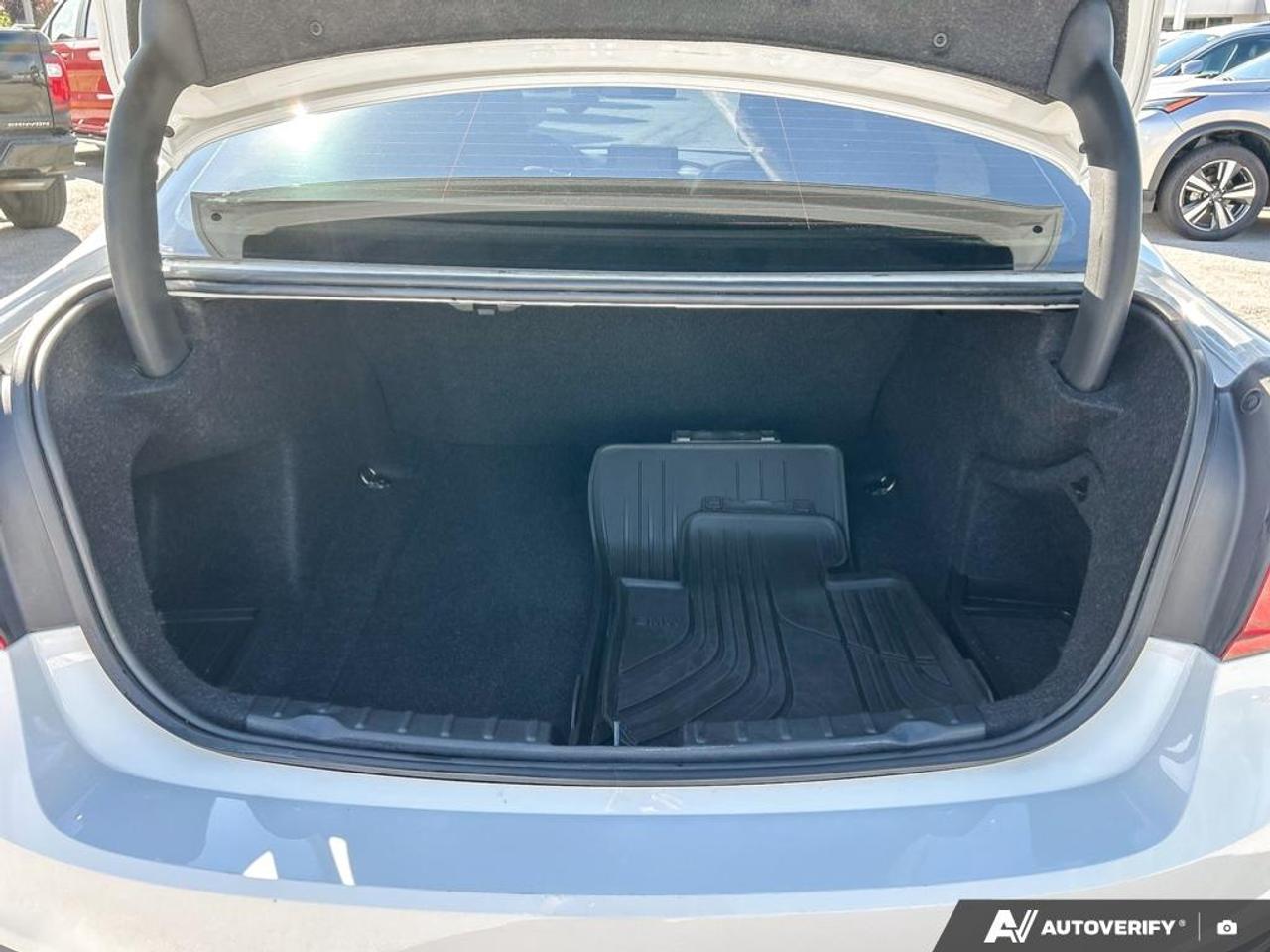 2018 BMW 330 i xDrive POWER SUNROOF | NO ACCIDNETS | NAVIGATION |  HEATE Photo