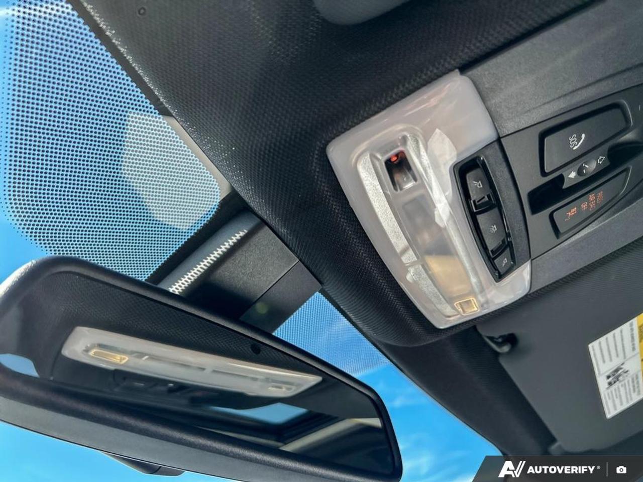 2018 BMW 330 i xDrive POWER SUNROOF | NO ACCIDNETS | NAVIGATION |  HEATE Photo