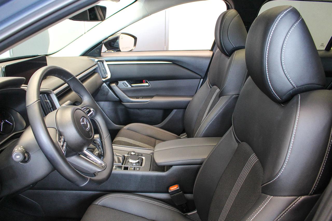 2025 Mazda CX-50 GS-L HEATED FRONT SEATS/STEERING WHEEL - LEATHERETTE UPHOLSTERY - CLEAN CARFAX Photo