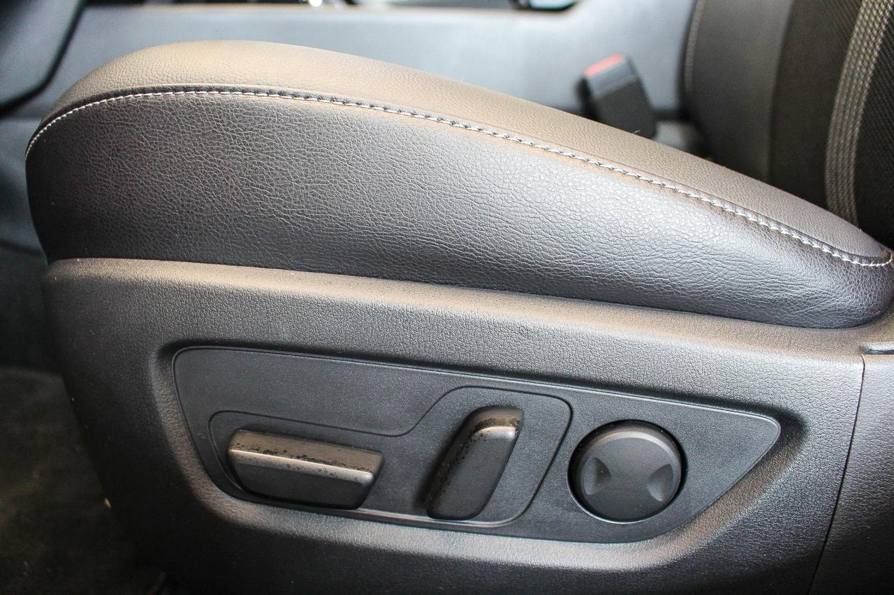 2025 Mazda CX-50 GS-L HEATED FRONT SEATS/STEERING WHEEL - LEATHERETTE UPHOLSTERY - CLEAN CARFAX Photo