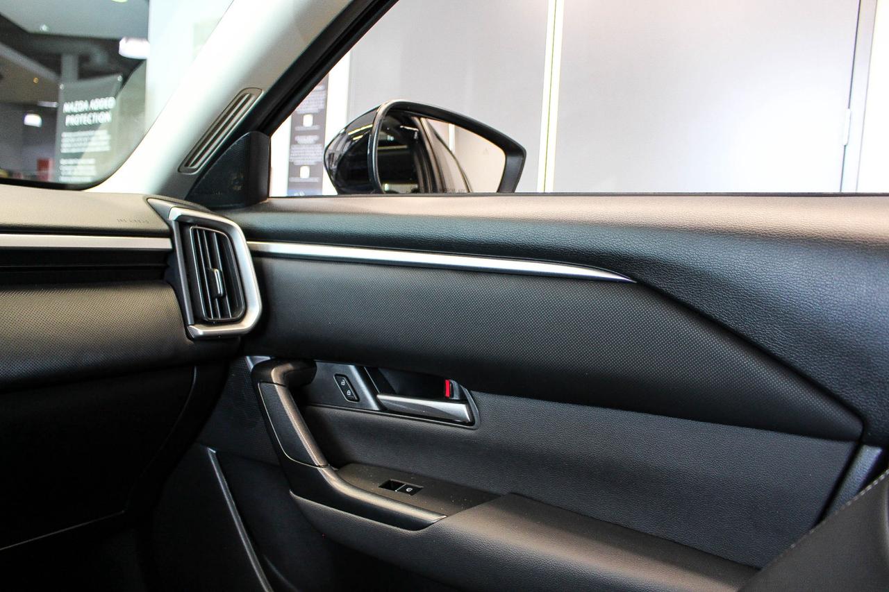 2025 Mazda CX-50 GS-L HEATED FRONT SEATS/STEERING WHEEL - LEATHERETTE UPHOLSTERY - CLEAN CARFAX Photo