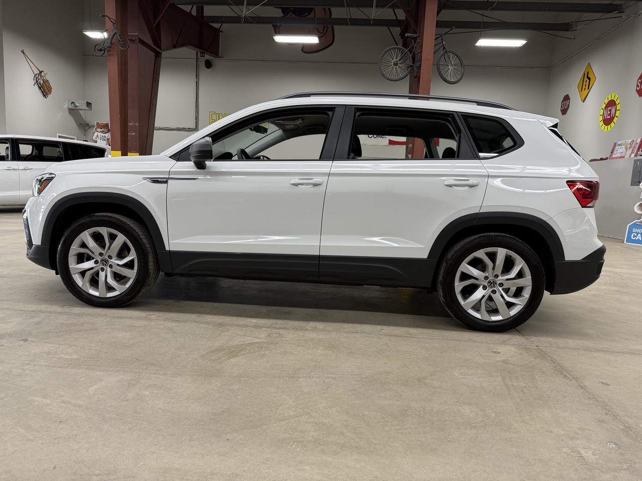 2023 Volkswagen Taos Trendline Photo2