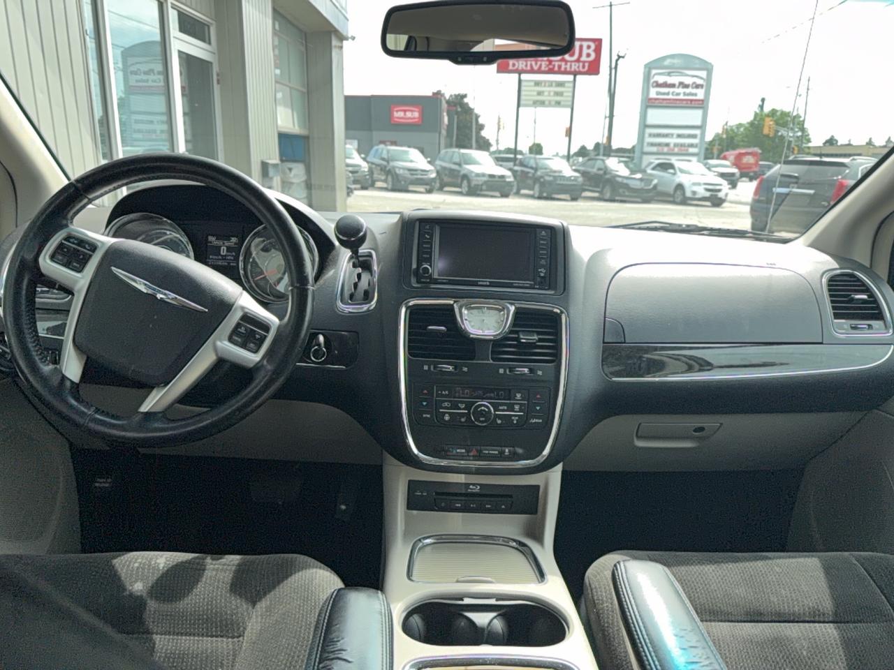 2016 Chrysler Town & Country TOURING Photo