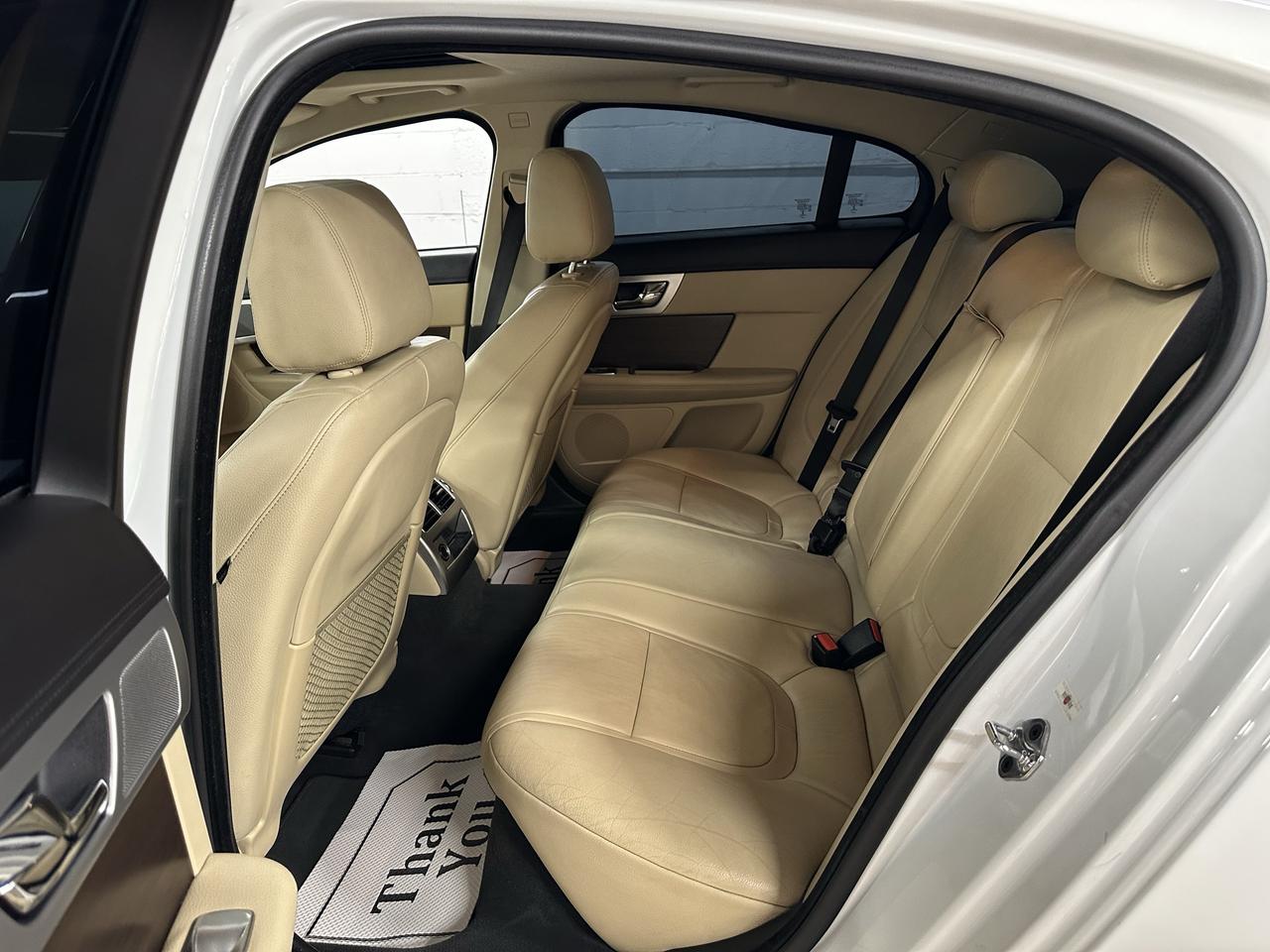 2014 Jaguar XF 4dr Sdn V6 AWD Photo14
