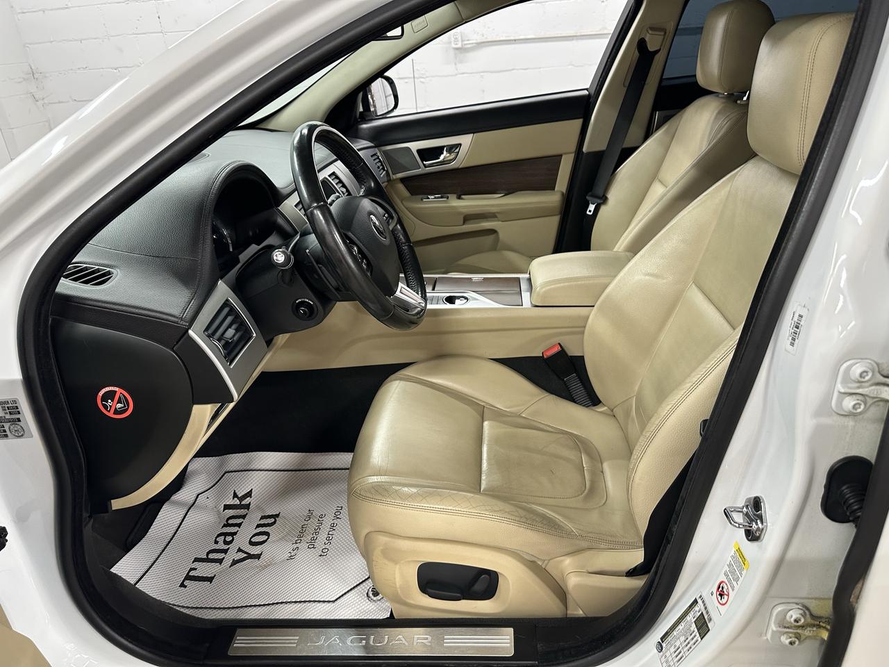 2014 Jaguar XF 4dr Sdn V6 AWD Photo13