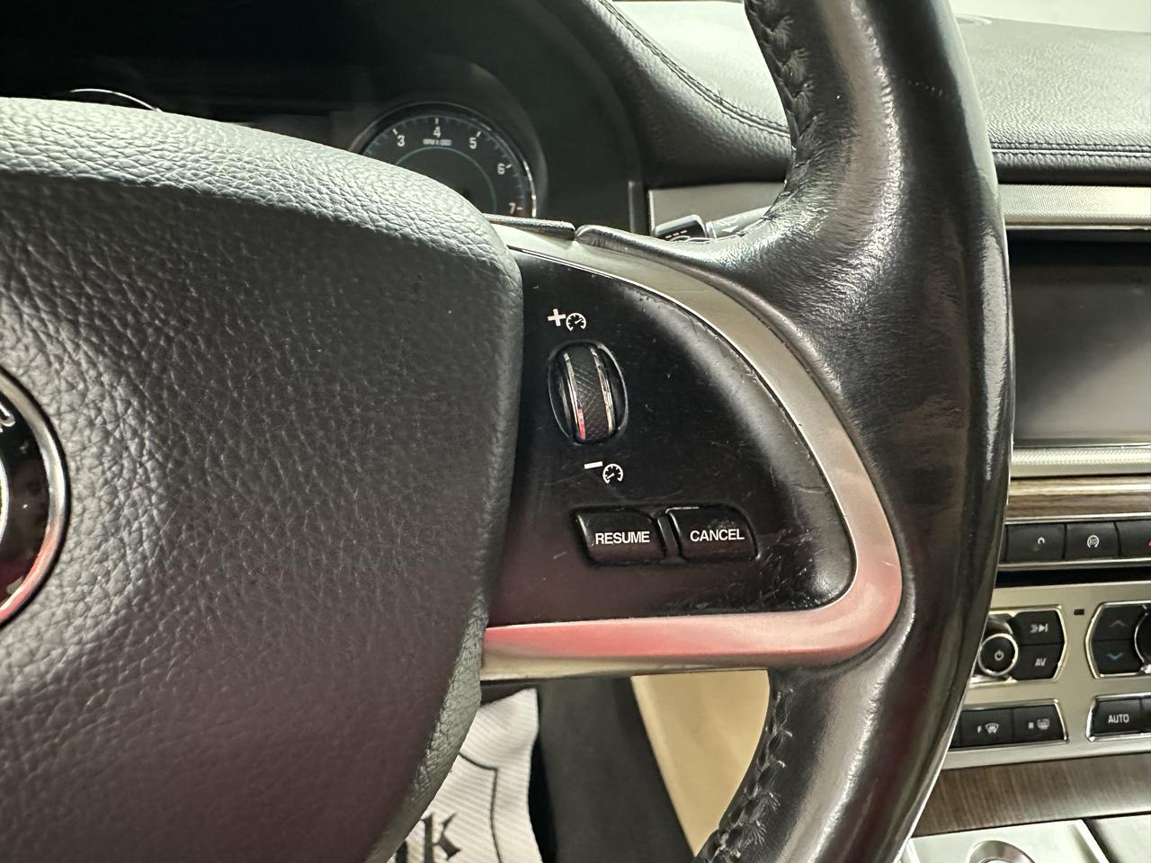 2014 Jaguar XF SUPERCHARGED V6 | CLEAN CARFAX  LOW KMS | AWD Photo29
