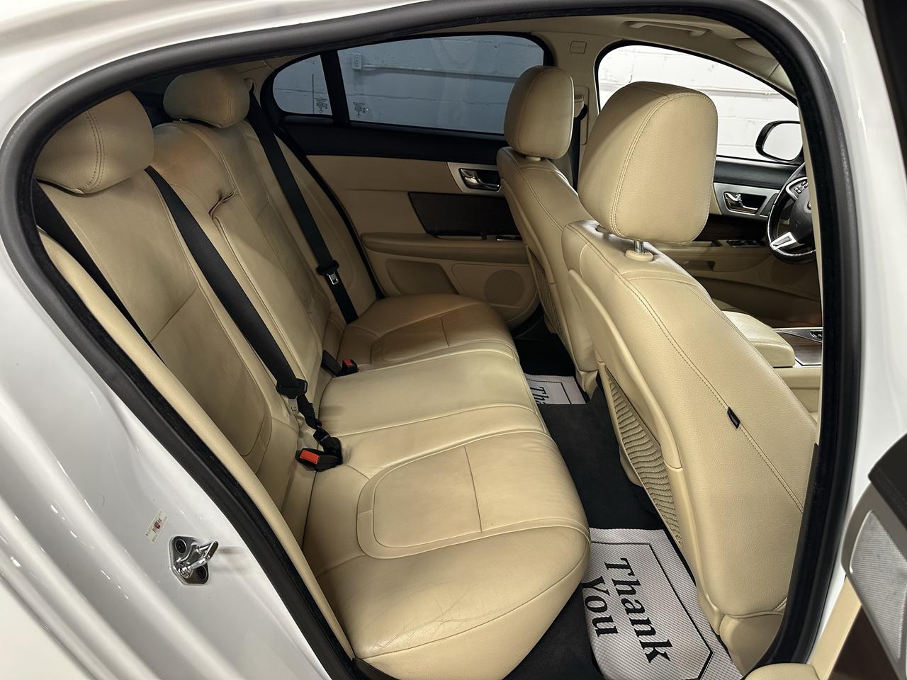 2014 Jaguar XF 4dr Sdn V6 AWD Photo35