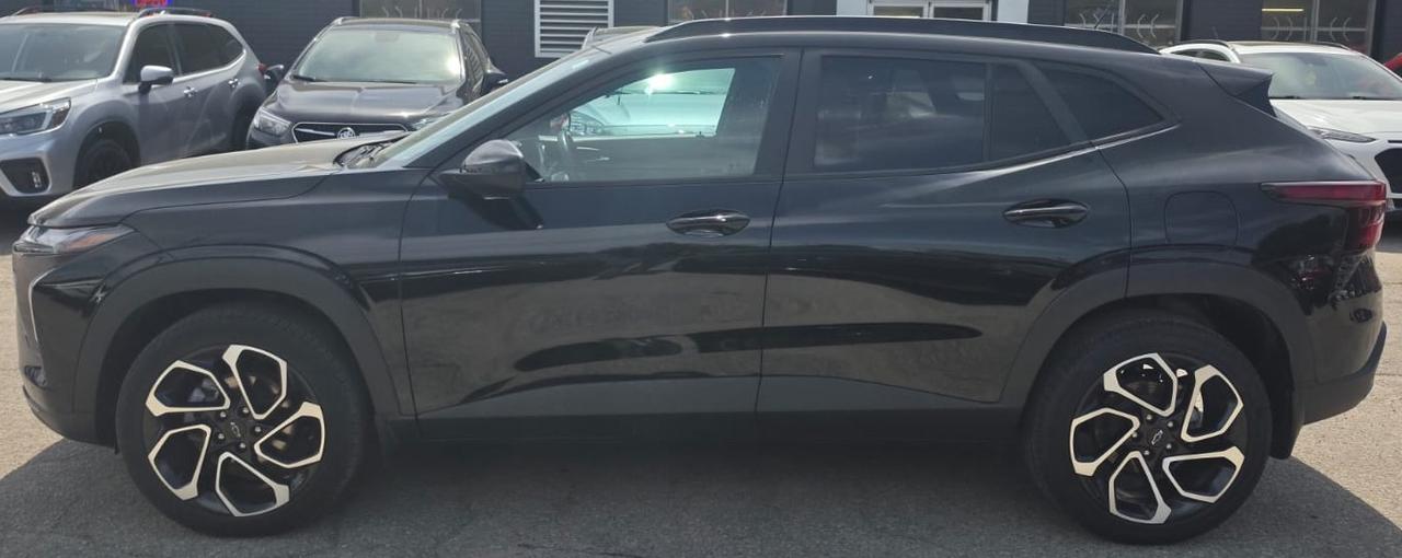 2025 Chevrolet Trax 2RS / ONE OWNER / LEATHER / HTD SEATS / BLINDSPOT Photo