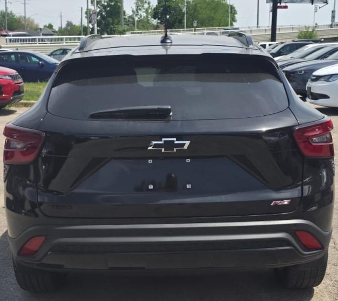 2025 Chevrolet Trax 2RS / ONE OWNER / LEATHER / HTD SEATS / BLINDSPOT Photo