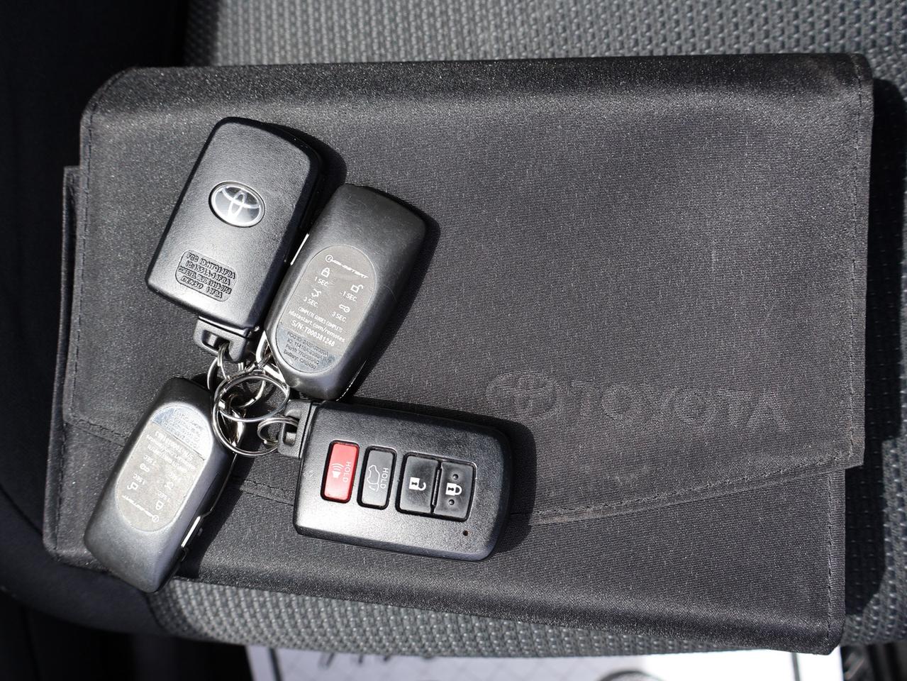 2018 Toyota RAV4 XLE AWD CERTIFIED *ACCIDENT FREE* CAMERA BLUETOOTH HEATED SEATS SUNROOF CRUISE ALLOYS Photo