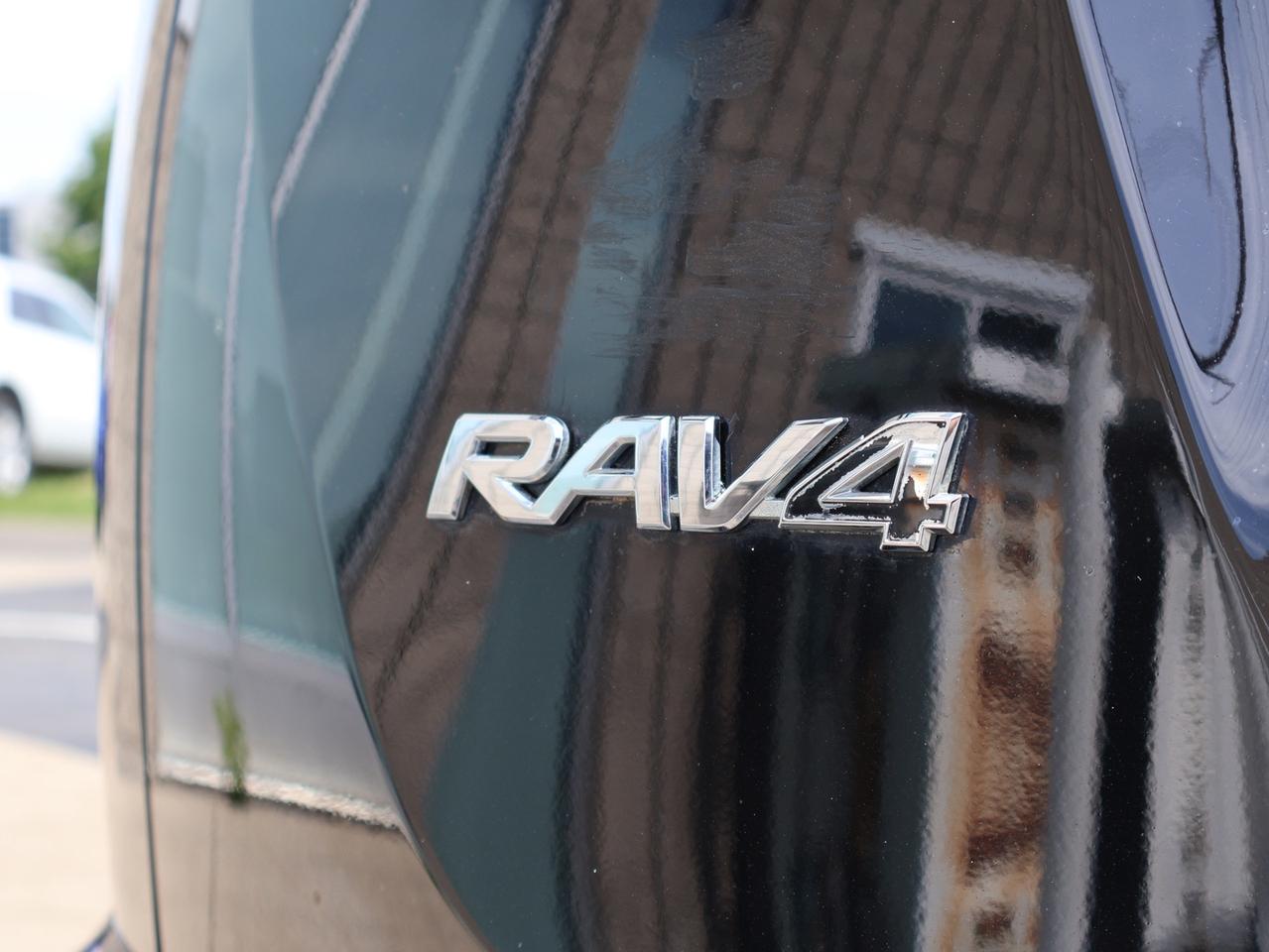 2018 Toyota RAV4 XLE AWD CERTIFIED *ACCIDENT FREE* CAMERA BLUETOOTH HEATED SEATS SUNROOF CRUISE ALLOYS Photo
