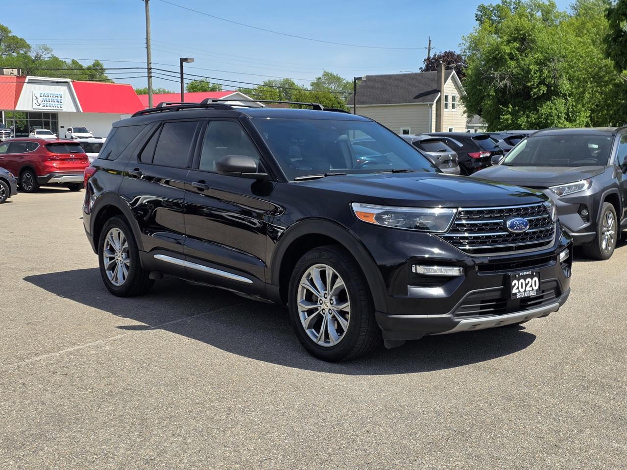 2020 Ford Explorer XLT AWD Photo2