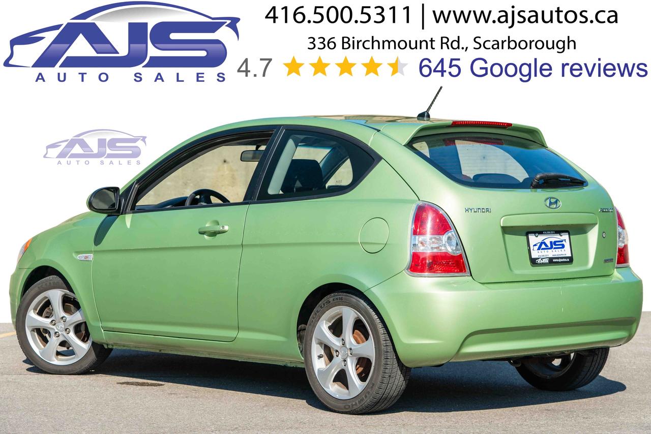 2009 Hyundai Accent SE Photo