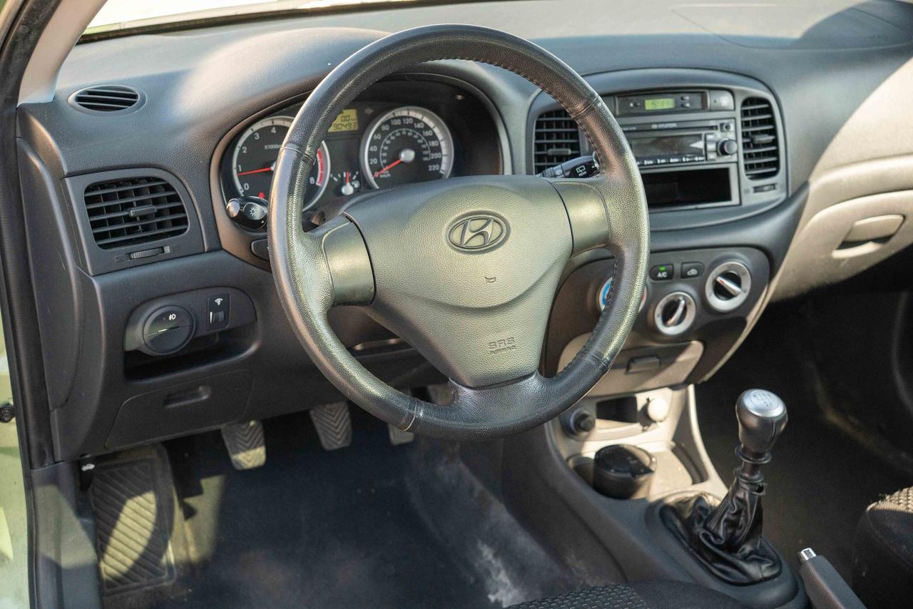 2009 Hyundai Accent SE Photo